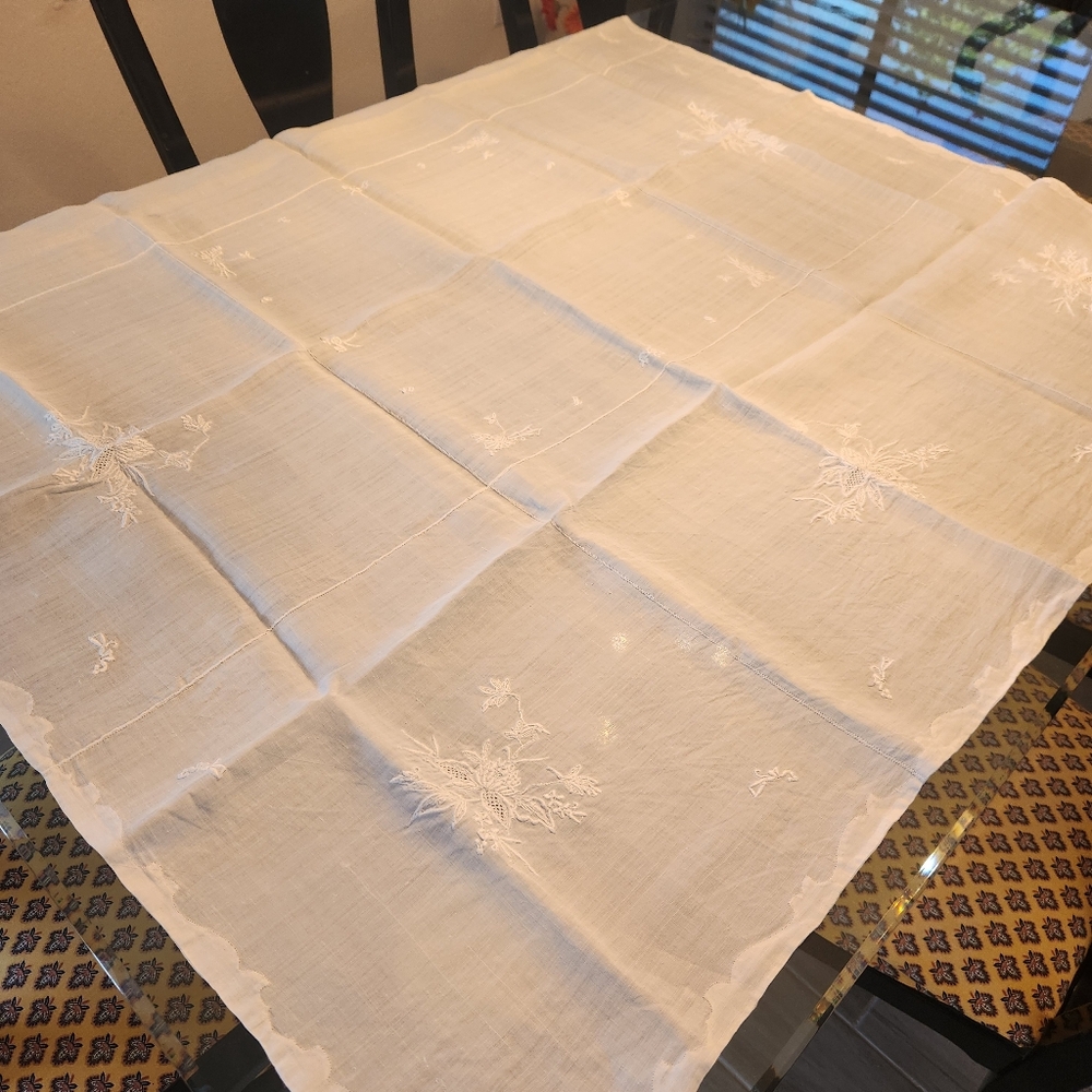 Vintage Handmade Tablecloth Snow White Work Cotton Embroidered Broderie Anglaise